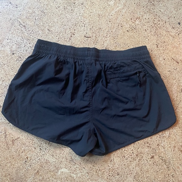 Patagonia women’s running shorts - Picture 2 of 4